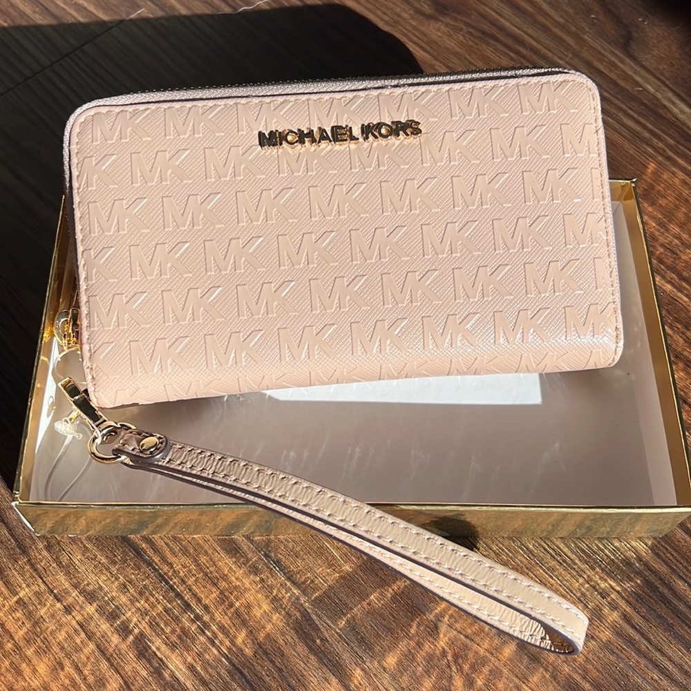 Michael Kors wristlet